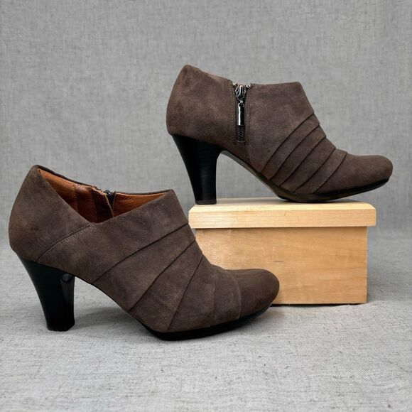 Clarks Artisan Society Gown II Boots Brown‎ Suede  Leather Heeled Boot Women's 7 - Picture 2 of 10